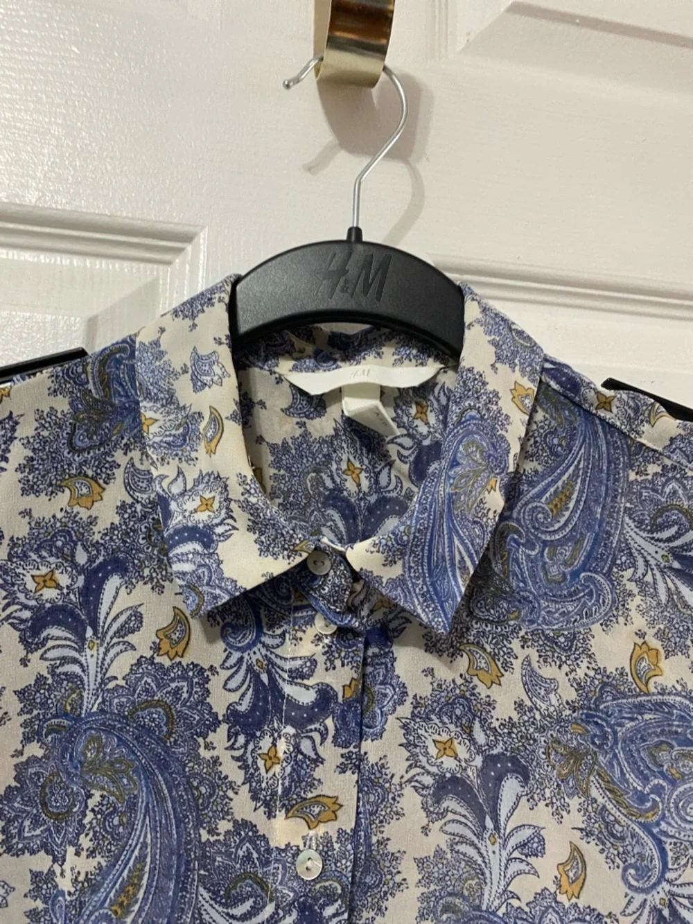 H&M Blue Paisley Sleeveless Chiffon Blouse - EUC - Size 8 - Picture 3 of 7